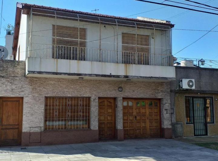 Casa · 180m² · 4 Ambientes · 1 Cochera