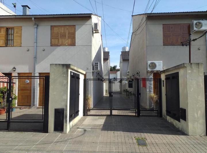 Casa · 74m² · 4 Ambientes · 1 Cochera