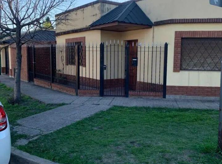 Casa · 75m² · 4 Ambientes · 1 Cochera