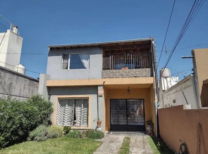 Casa · 214m² · 5 Ambientes · 3 Cocheras