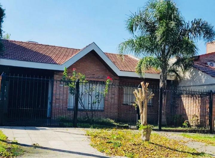 Casa · 120m² · 4 Ambientes · 1 Cochera