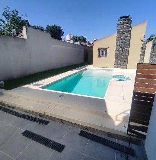 Casa · 200m² · 4 Ambientes · 3 Cocheras