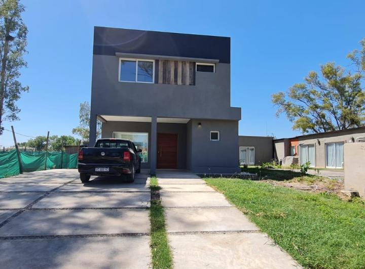 Casa · 471m² · 4 Ambientes · 2 Cocheras