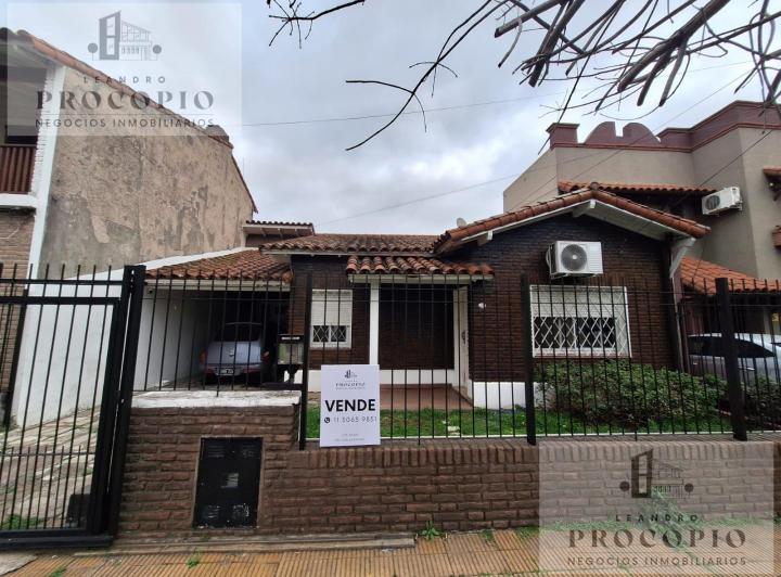 Casa · 120m² · 4 Ambientes · 2 Cocheras