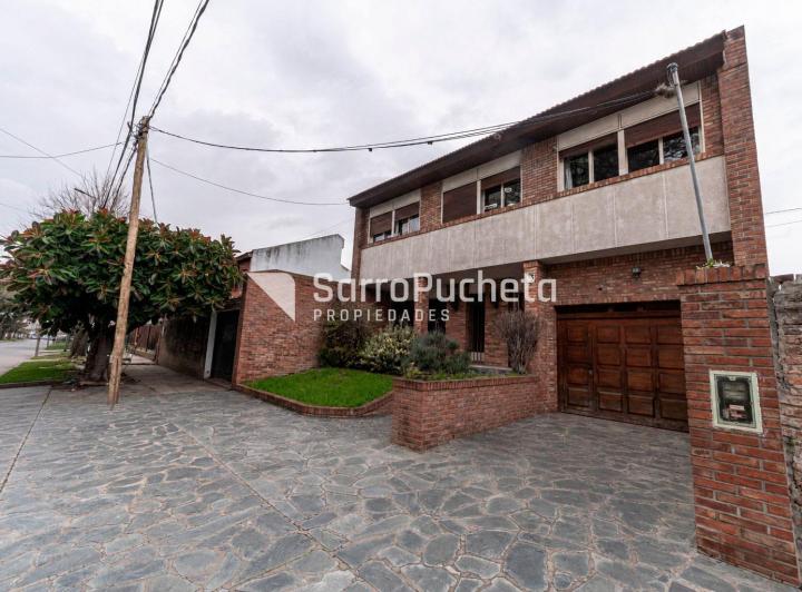 Casa · 195m² · 5 Ambientes · 2 Cocheras