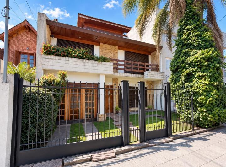 Casa · 400m² · 4 Ambientes · 2 Cocheras