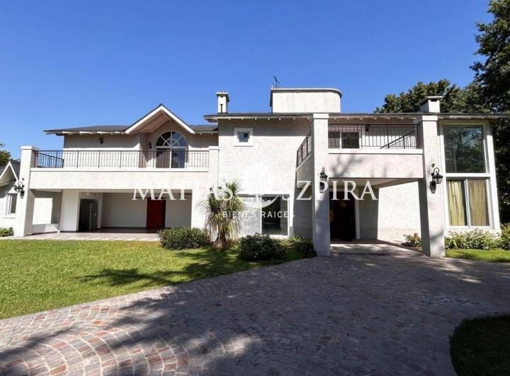 Casa · 470m² · 5 Ambientes · 2 Cocheras