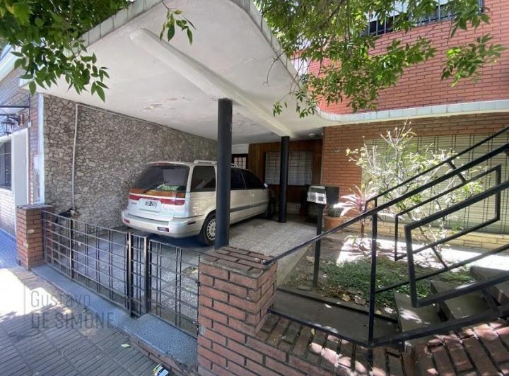 Casa · 310m² · 4 Ambientes · 1 Cochera