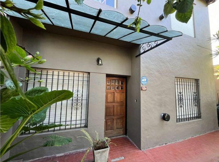 Casa · 150m² · 2 Dormitorios · 2 Cocheras