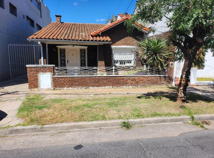 Casa · 100m² · 3 Ambientes · 6 Cocheras