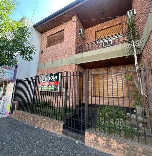 Casa · 180m² · 7 Ambientes
