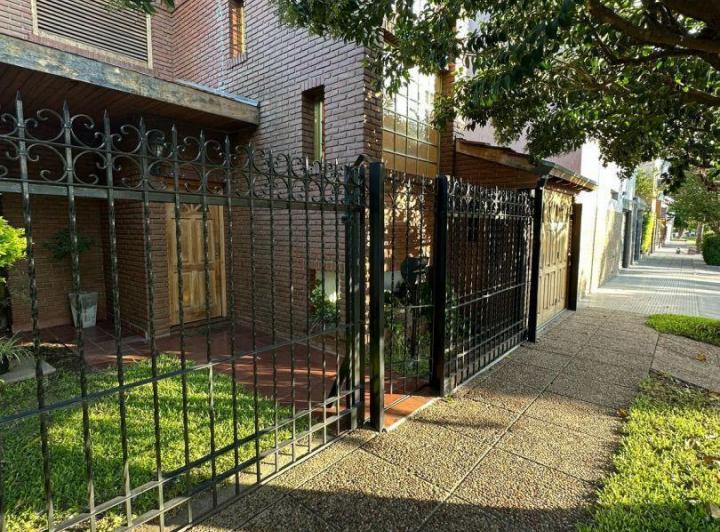 Casa · 279m² · 5 Ambientes · 1 Cochera
