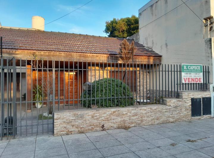 Casa · 222m² · 4 Ambientes · 2 Cocheras