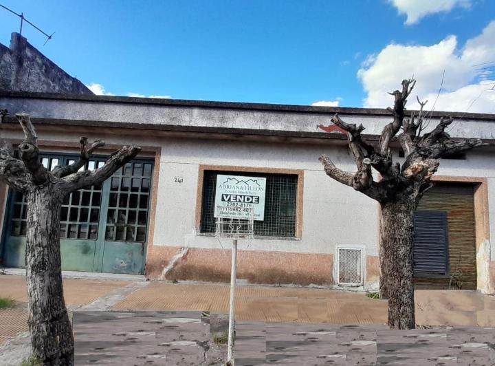 Casa · 300m² · 3 Ambientes · 1 Cochera