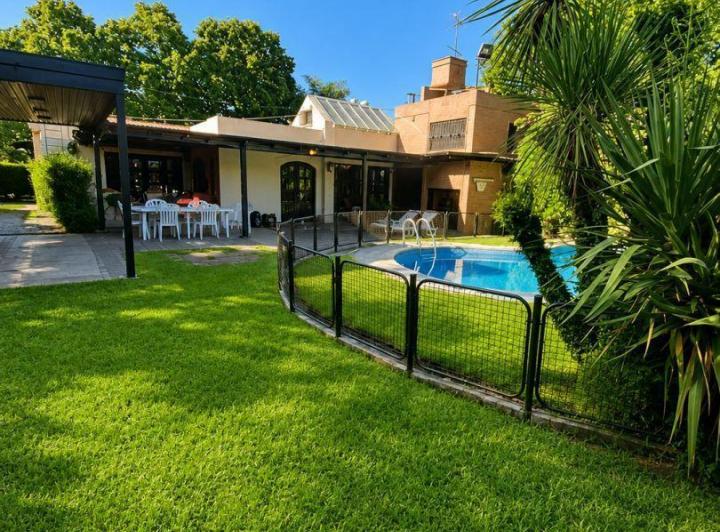Casa · 200m² · 4 Ambientes · 4 Cocheras