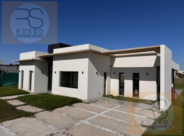 Casa · 177m² · 4 Ambientes · 2 Cocheras