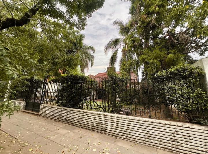 Casa · 250m² · 6 Ambientes · 1 Cochera