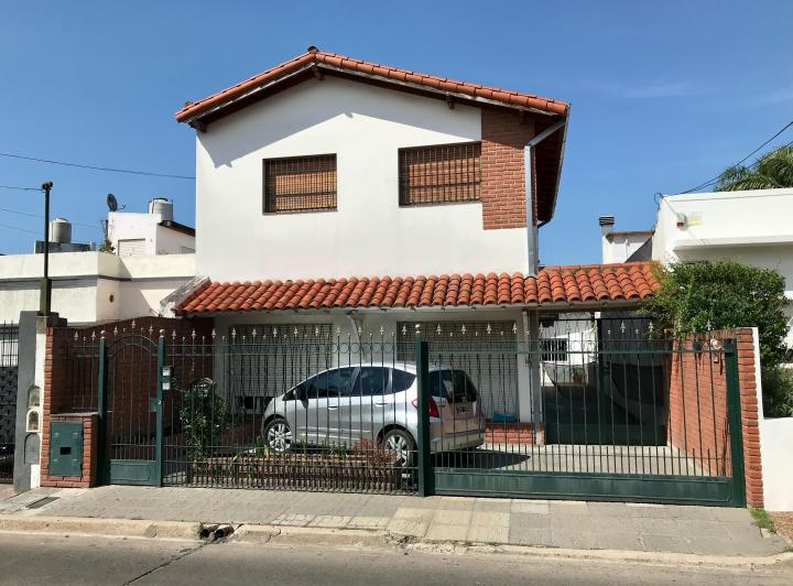 Casa · 190m² · 7 Ambientes · 3 Cocheras