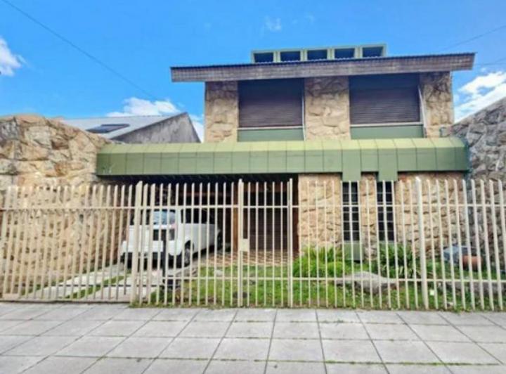 Casa · 250m² · 9 Ambientes