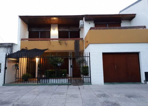 Casa · 200m² · 5 Ambientes