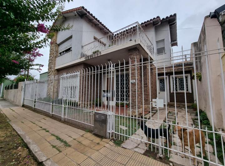 Casa · 160m² · 4 Ambientes · 1 Cochera