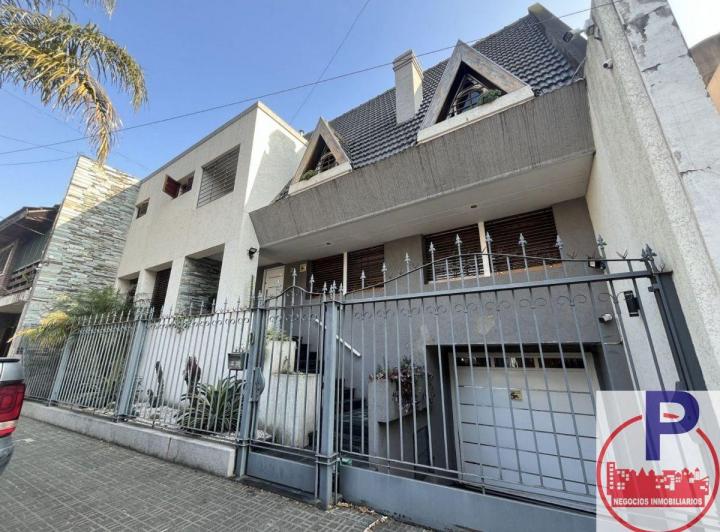 Casa · 350m² · 5 Ambientes · 3 Cocheras