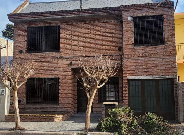 Casa · 144m² · 5 Ambientes · 1 Cochera