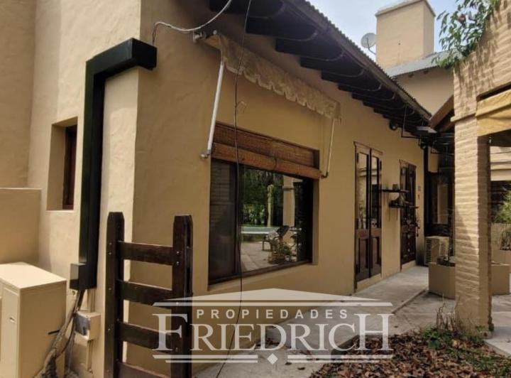 Casa · 200m² · 4 Ambientes · 1 Cochera