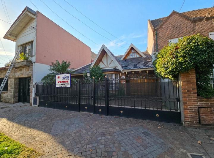 Casa · 120m² · 4 Ambientes · 1 Cochera