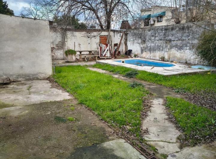 Casa · 200m² · 3 Ambientes · 4 Cocheras