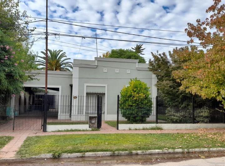Casa · 137m² · 5 Ambientes · 2 Cocheras