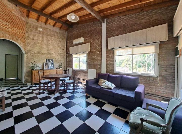 Casa · 100m² · 5 Ambientes · 2 Cocheras