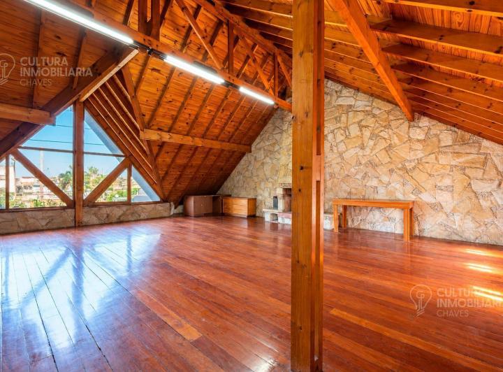 Casa · 450m² · 8 Ambientes · 2 Cocheras