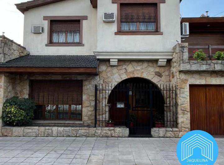 Casa · 198m² · 4 Ambientes · 1 Cochera