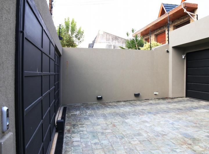 Casa · 699m² · 5 Ambientes · 10 Cocheras
