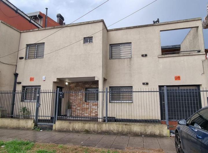 Casa · 236m² · 5 Ambientes · 2 Cocheras