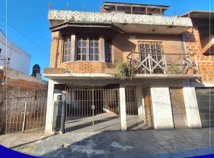 Casa · 290m² · 5 Ambientes · 2 Cocheras
