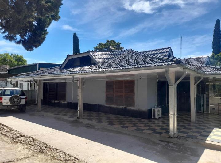 Casa · 180m² · 5 Ambientes · 6 Cocheras