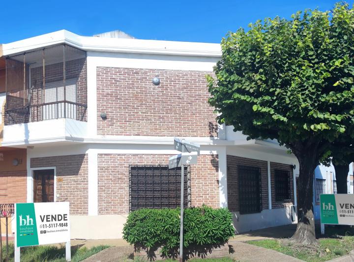 Casa · 120m² · 5 Ambientes · 1 Cochera
