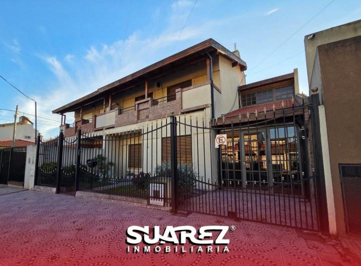 Casa · 190m² · 4 Ambientes · 4 Cocheras