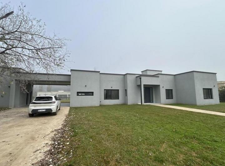 Casa · 168m² · 4 Ambientes · 2 Cocheras