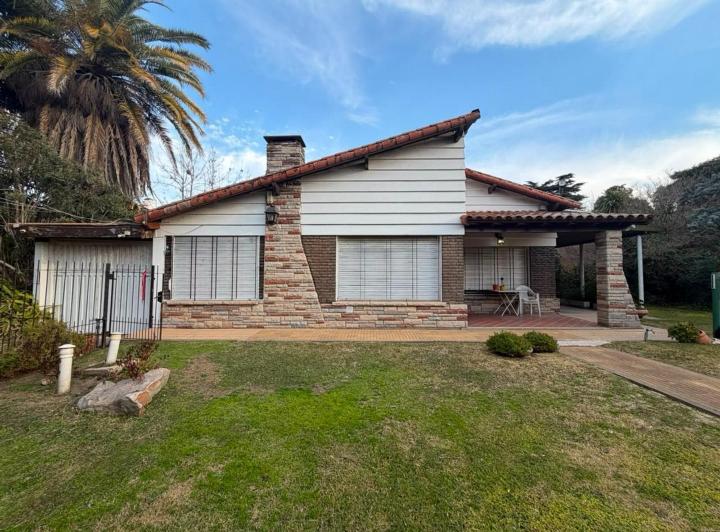 Casa · 250m² · 3 Ambientes · 5 Cocheras