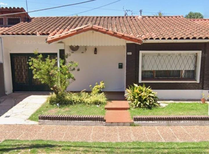 Casa · 250m² · 3 Ambientes · 2 Cocheras