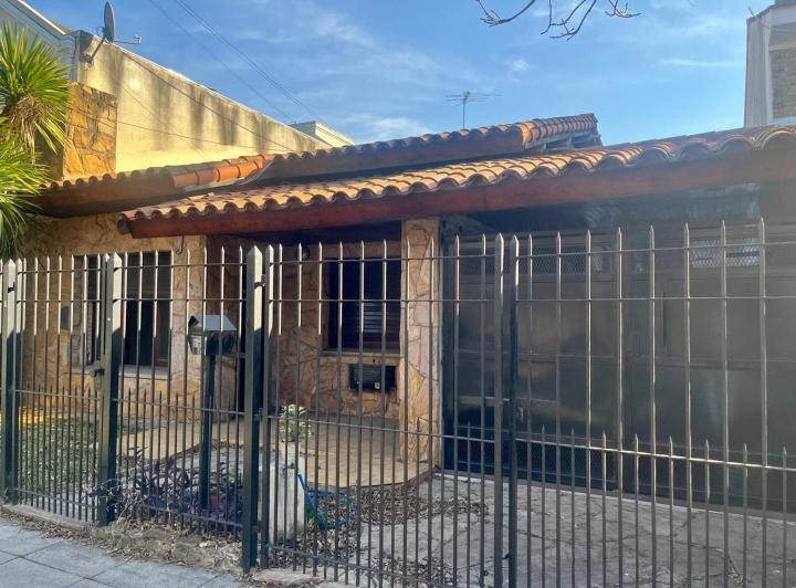 Casa · 184m² · 5 Ambientes · 3 Cocheras