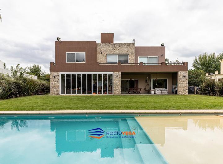 Casa · 520m² · 7 Ambientes · 2 Cocheras
