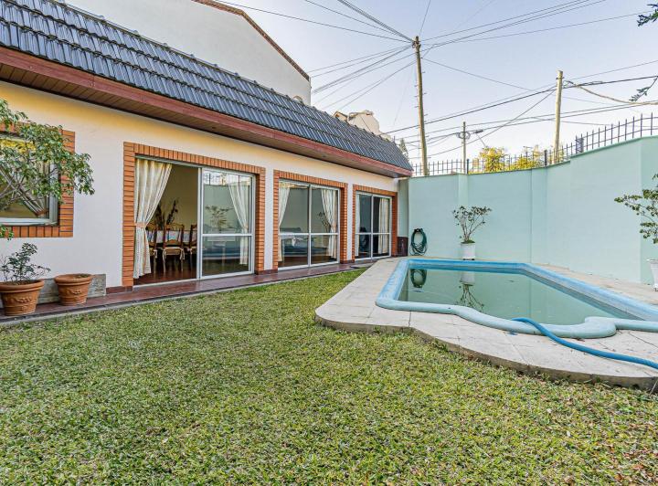 Casa · 238m² · 7 Ambientes · 2 Cocheras