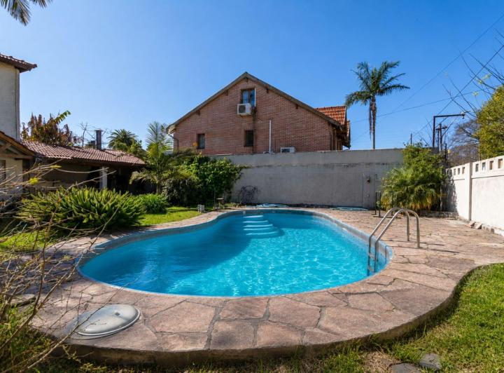 Casa · 184m² · 5 Ambientes · 2 Cocheras