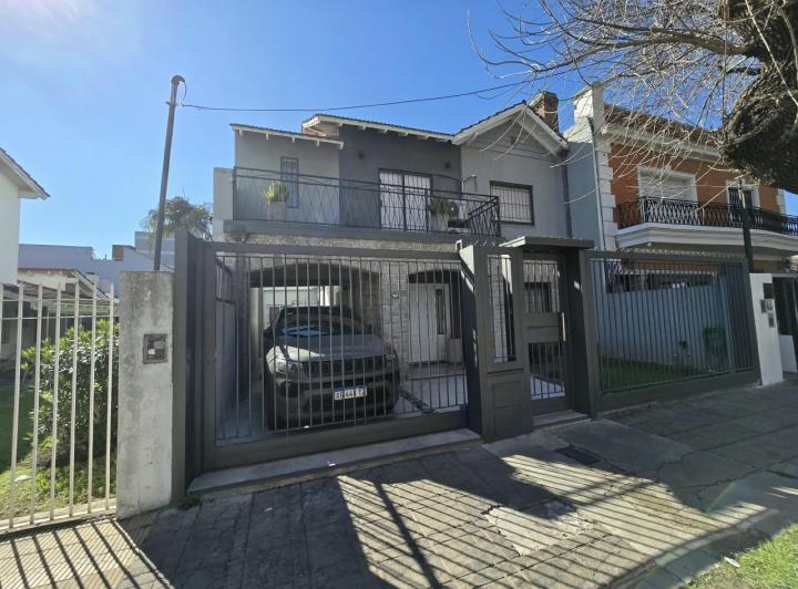 Casa · 99m² · 6 Ambientes · 1 Cochera