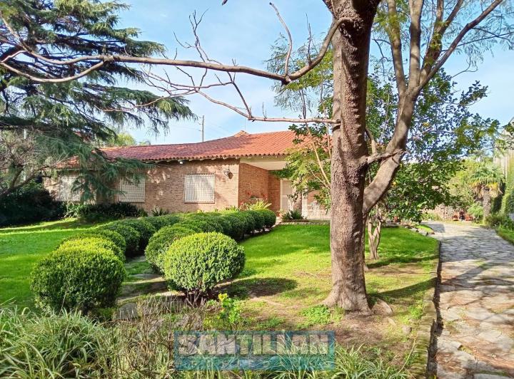 Casa · 400m² · 6 Ambientes · 4 Cocheras