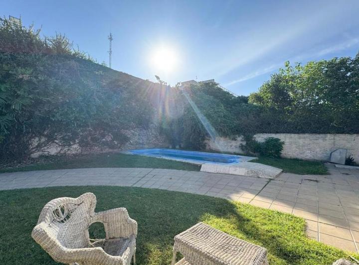 Casa · 300m² · 4 Ambientes · 5 Cocheras